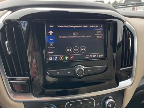 Used 2022 Chevrolet Traverse LS image 43