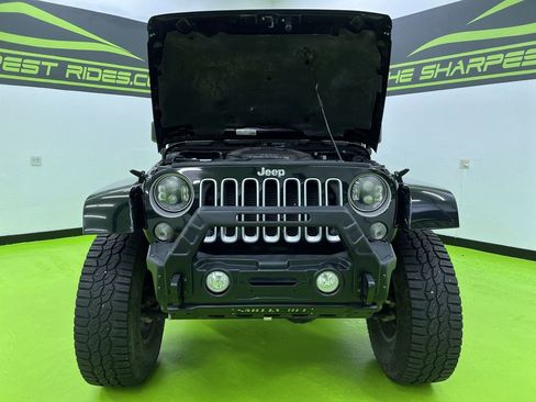 Used 2016 Jeep Wrangler Unlimited Sahara w/ Connectivity Group AWD/4WD image 4