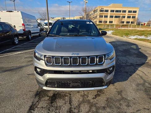 Used 2024 Jeep Compass Limited image 10