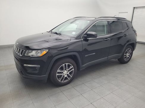 Used 2019 Jeep Compass Latitude FWD image 2