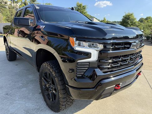 Used 2025 Chevrolet Silverado 1500 LT Trail Boss w/ Convenience Package II AWD/4WD image 7