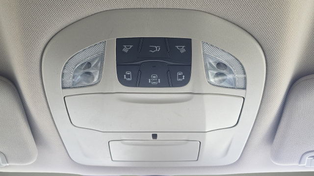 Used 2023 Chrysler Pacifica Touring-L FWD image 11