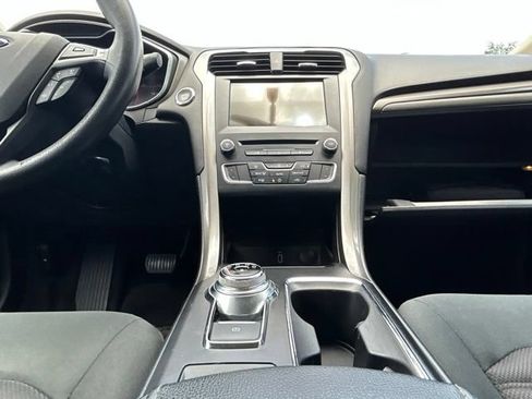 Used 2017 Ford Fusion SE w/ Fusion SE Technology Package FWD image 34
