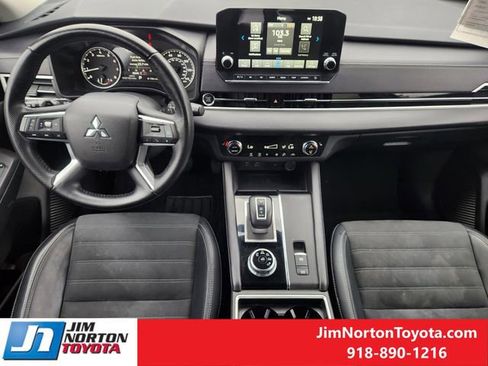 Used 2024 Mitsubishi Outlander SE image 28