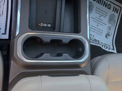 Used 2022 GMC Sierra 1500 SLT w/ Technology Package AWD/4WD image 14