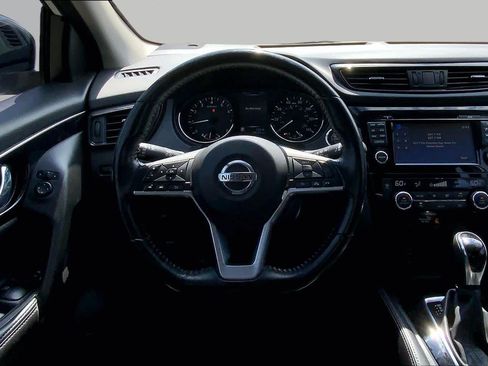 Used 2017 Nissan Rogue Sport SL FWD image 6