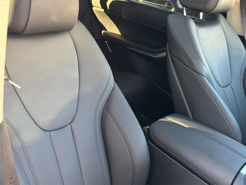 Used 2022 BMW X7 xDrive40i w/ Premium Package image 12