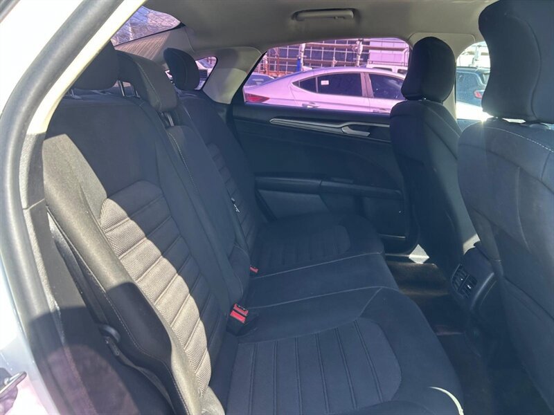 Used 2019 Ford Fusion SE FWD image 28