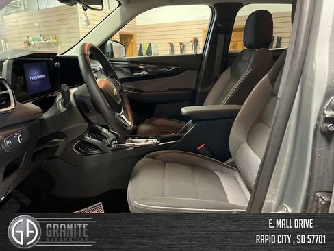 Used 2025 Chevrolet TrailBlazer LT w/ Convenience Package AWD/4WD image 10