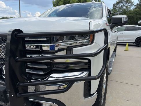 Used 2020 Chevrolet Silverado 1500 LTZ w/ LTZ Premium Package AWD/4WD image 11