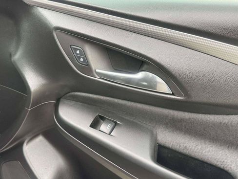 Used 2025 Buick Envista Avenir FWD image 54