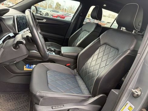 Used 2024 Volkswagen Atlas Cross Sport SEL Premium R-Line image 9