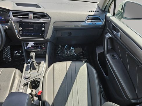 Used 2024 Volkswagen Tiguan SE image 4