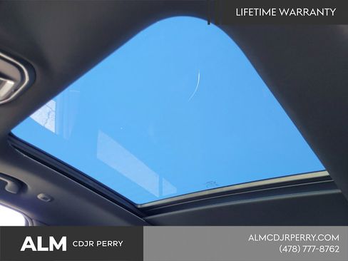 New 2025 Jeep Grand Cherokee Overland w/ Luxury Tech Group IV AWD/4WD image 18