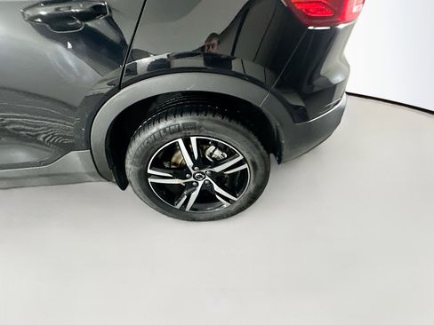 Used 2025 Volvo XC40 B5 Core image 11
