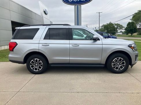 Used 2024 Ford Expedition XLT AWD/4WD image 4