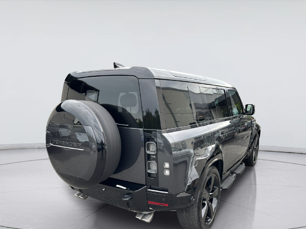 Used 2025 Land Rover Defender 110 V8 AWD/4WD image 14