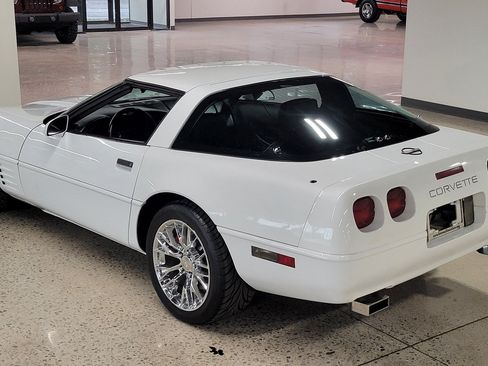 Used 1994 Chevrolet Corvette Coupe RWD image 29
