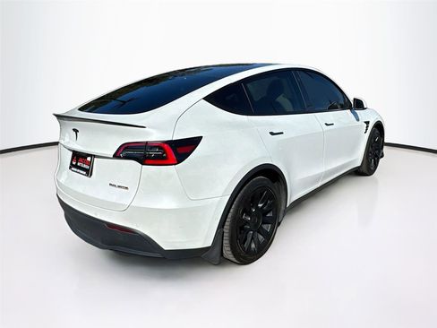 Used 2021 Tesla Model Y Long Range image 7