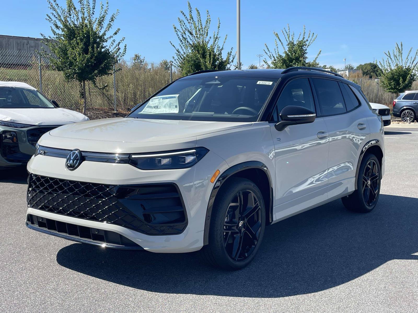 New 2026 Volkswagen Tiguan SE R-Line FWD image 3