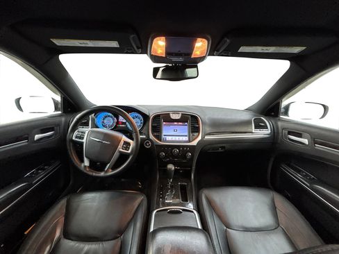 Used 2011 Chrysler 300 Limited image 17