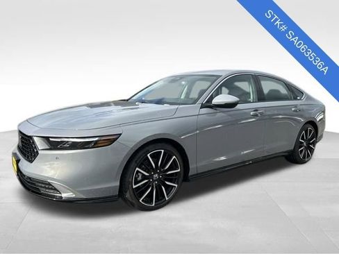 Used 2025 Honda Accord Touring image 3