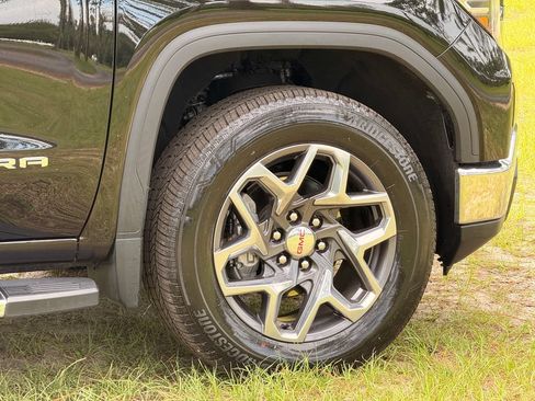 Used 2022 GMC Sierra 1500 SLT w/ SLT Premium Plus Package AWD/4WD image 10