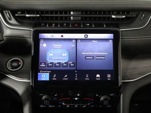 Used 2023 Jeep Grand Cherokee Limited w/ Black Appearance Package image 28