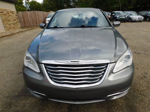 Used 2013 Chrysler 200 Touring image 3