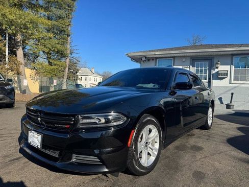 Used 2021 Dodge Charger SXT w/ Leather Interior Group image 3