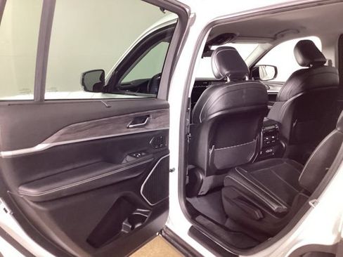 Used 2023 Jeep Grand Cherokee L Limited w/ Luxury Tech Group II AWD/4WD image 27