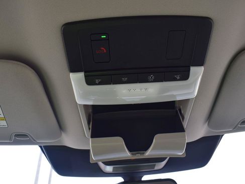 Used 2025 Nissan Pathfinder SL FWD image 42