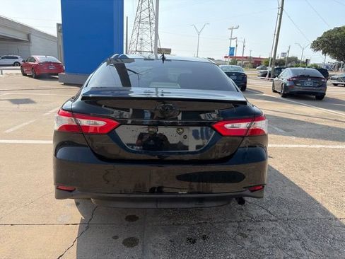 Used 2018 Toyota Camry LE FWD image 5