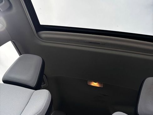 Used 2017 Toyota RAV4 XLE image 19