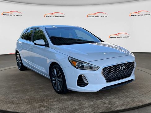 Used 2018 Hyundai Elantra GT FWD image 5