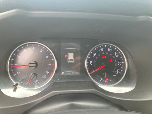 Used 2021 Toyota RAV4 LE image 19