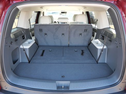 Certified 2025 Hyundai Santa Fe SEL image 18