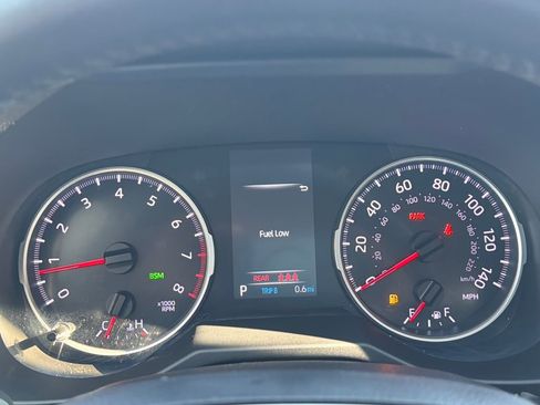 Used 2022 Toyota RAV4 XLE Premium FWD image 40