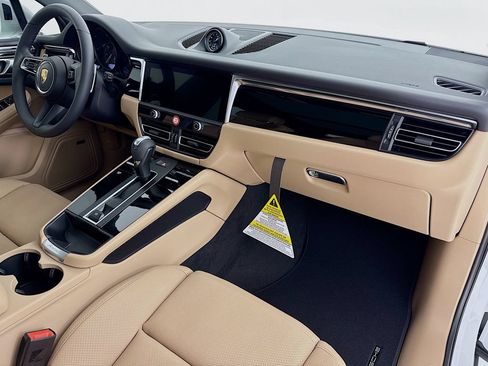 New 2026 Porsche Macan AWD/4WD image 32