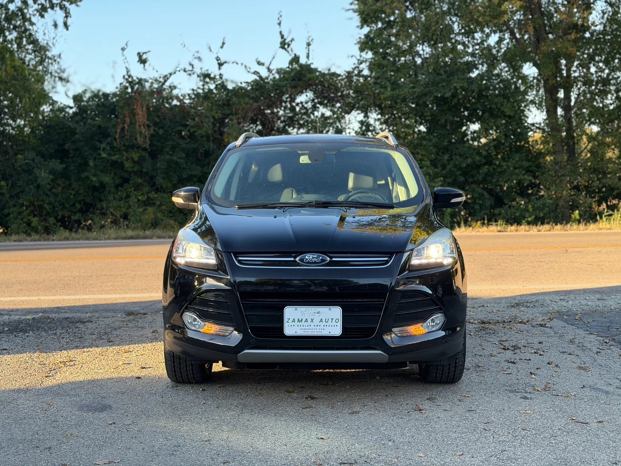 Used 2016 Ford Escape Titanium w/ Equipment Group 301A AWD/4WD image 2
