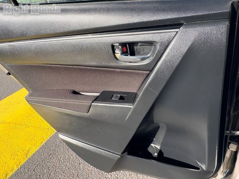 Used 2019 Toyota Corolla L image 25