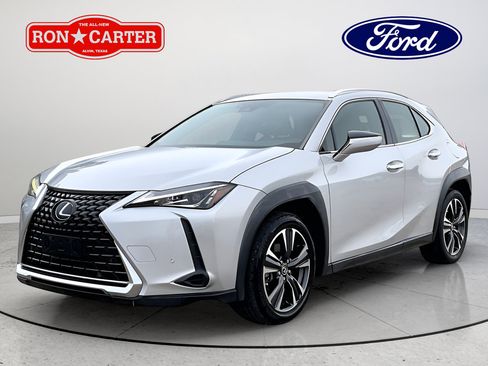 Used 2019 Lexus UX 200 w/ Premium Package FWD image 3