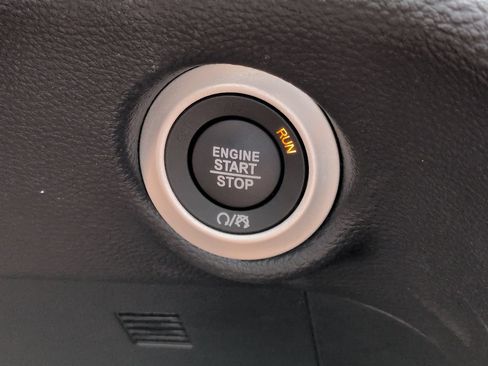 Used 2024 Chrysler Pacifica Pinnacle AWD/4WD image 31