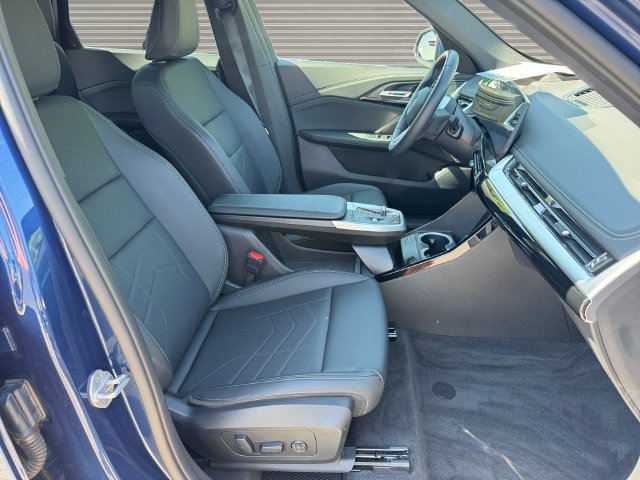 Used 2025 BMW X1 xDrive28i AWD/4WD image 16