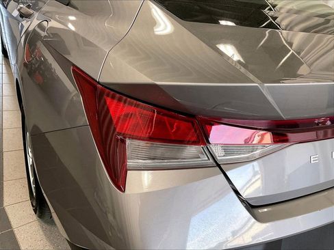 Used 2024 Hyundai Elantra SE FWD image 31