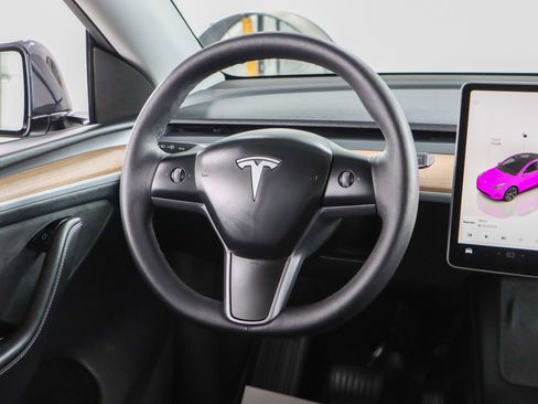 Used 2025 Tesla Model Y Long Range image 12