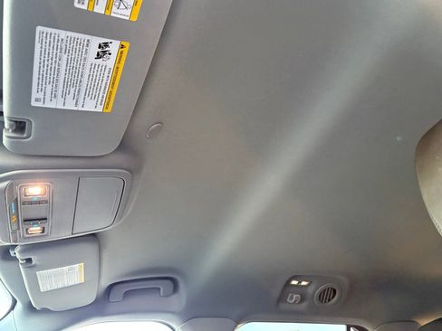 Used 2023 Ford Explorer XLT image 33