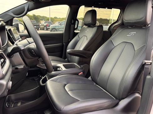 New 2026 Chrysler Pacifica Select w/ S Appearance Package FWD image 19