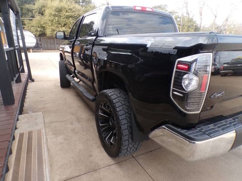 Used 2017 Toyota Tundra SR5 image 7