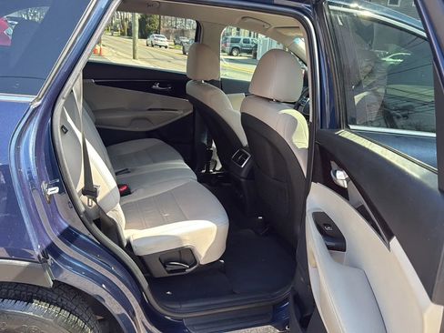 Used 2019 Kia Sorento LX image 26